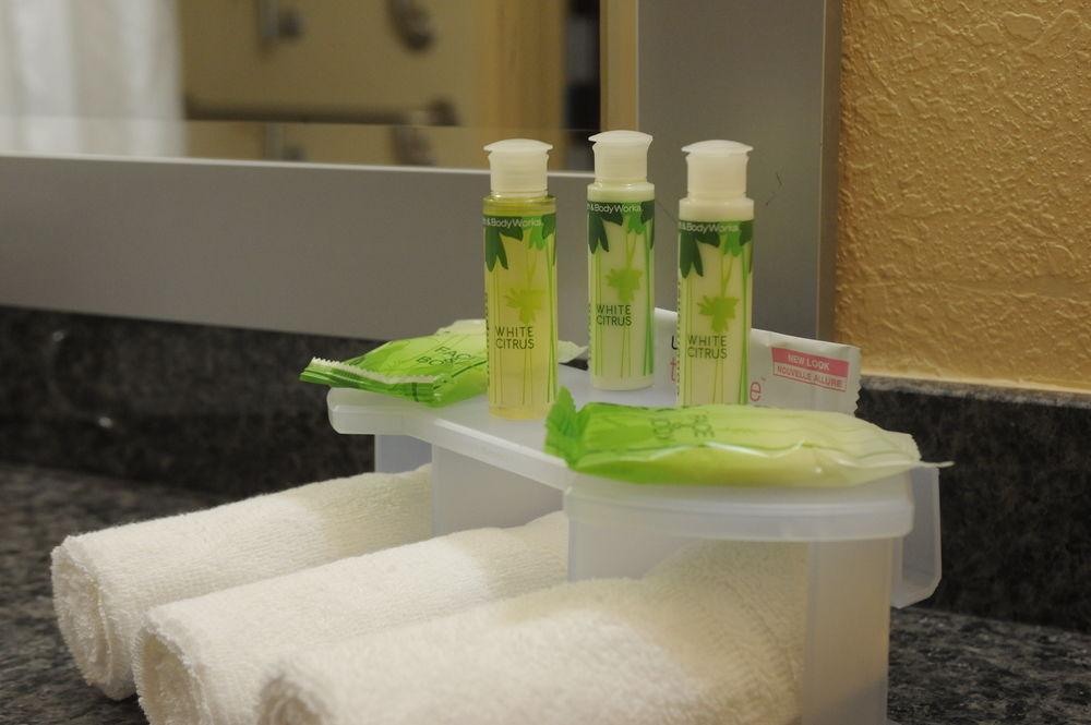 Holiday Inn Express Somerset By Ihg Екстер'єр фото