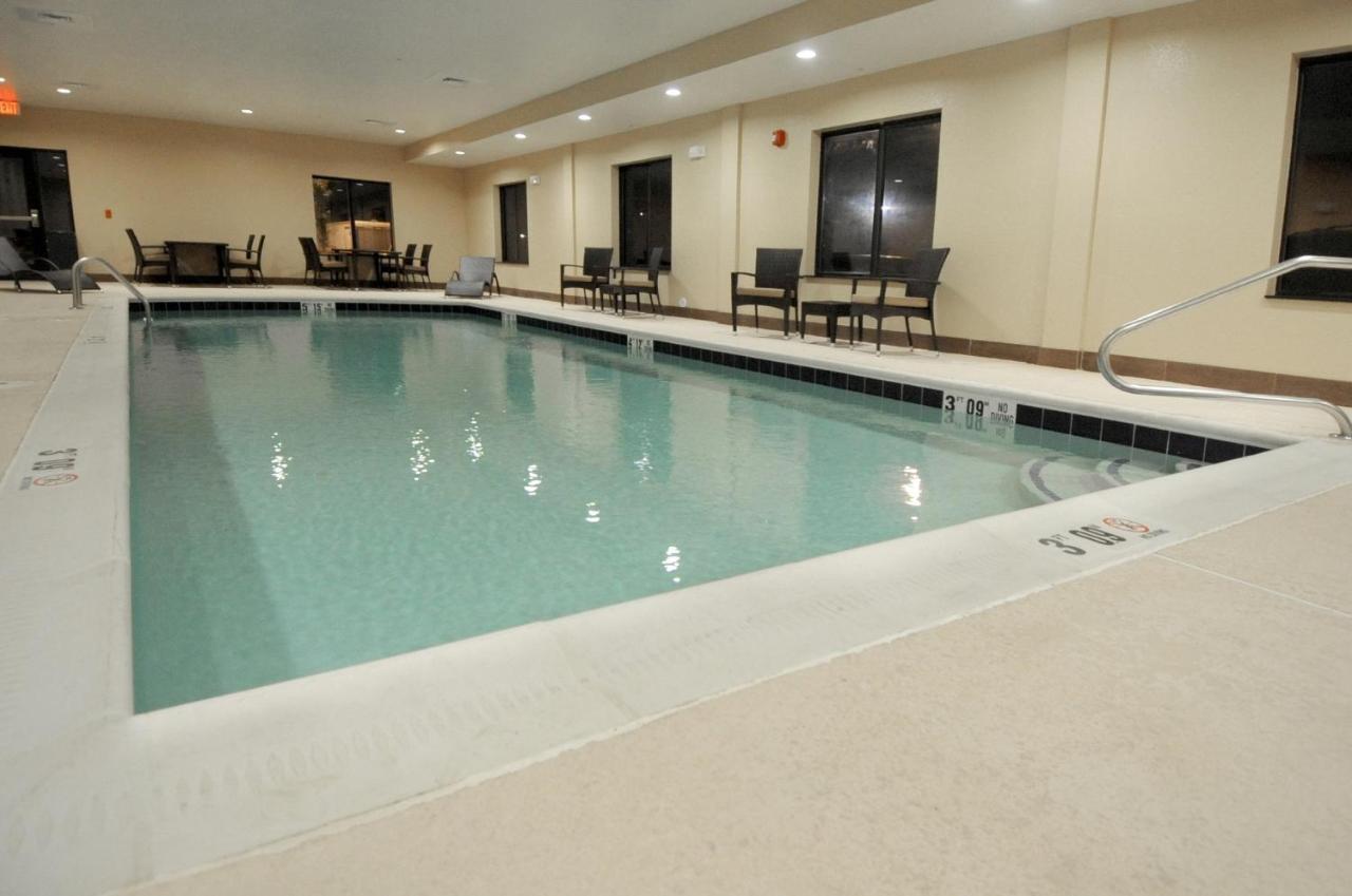 Holiday Inn Express Somerset By Ihg Екстер'єр фото